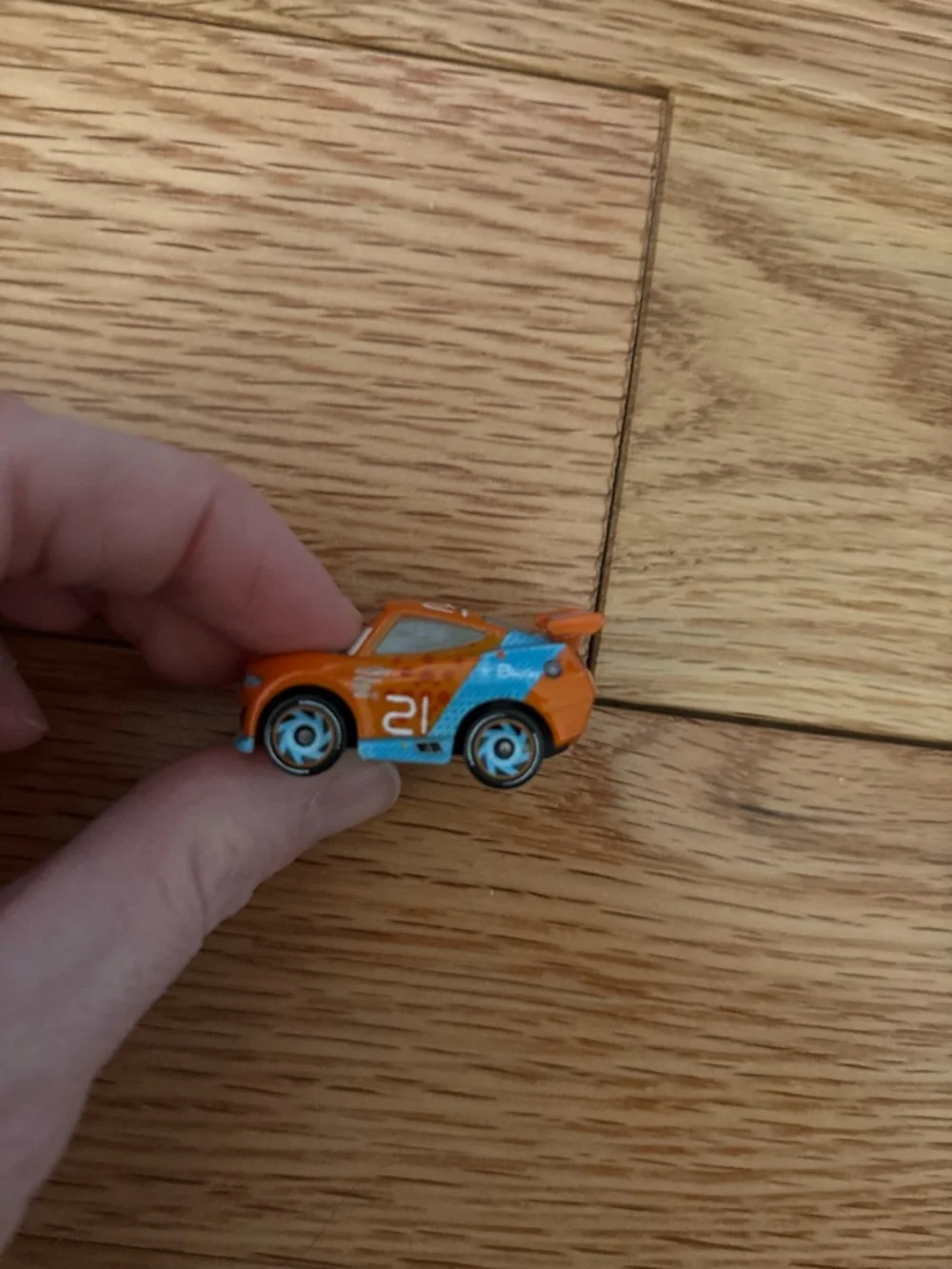DISNEY PIXAR CARS MINI RACERS RYAN INSIDE LANEY
